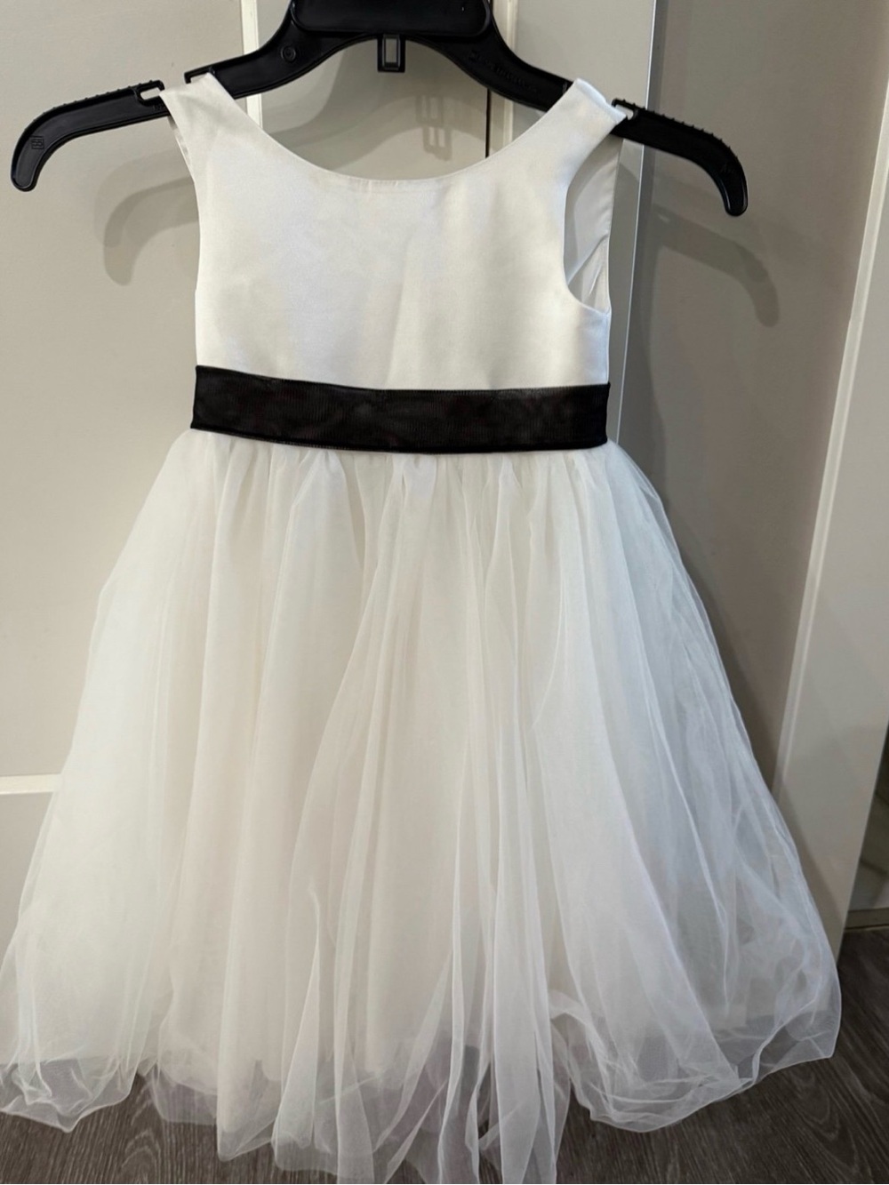 AZAZIE KAVI Ivory Black A-Line Bow Matte Satin Flower Girl Dress size 4